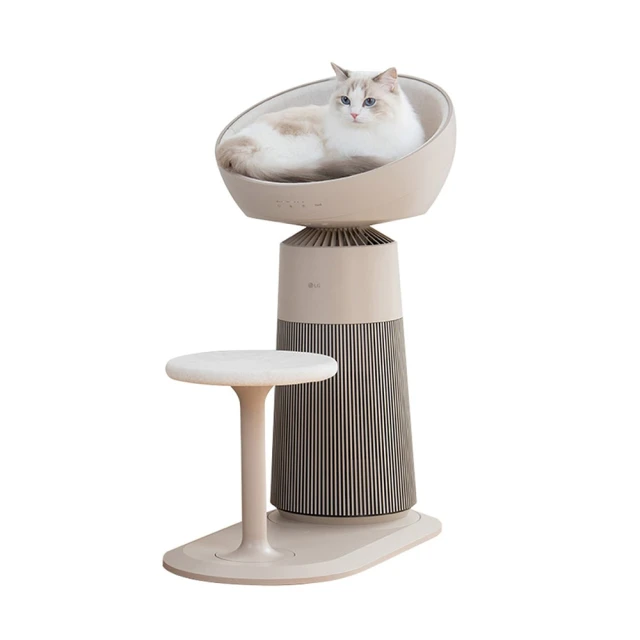 2026 寵物科技志：展示具備密封結構與精密計量功能的黑白智慧自動餵食器，說明如何透過硬體設計隔絕外部過敏原並防止乾糧受潮氧化